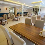 Azak Hotell 3*