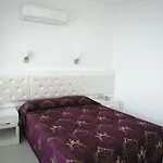 מלון Azak
