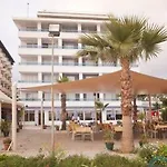 Azak Hotell 3*