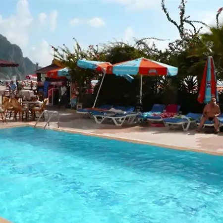 Azak Hotell 3*