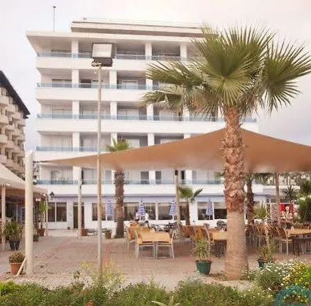 Azak Hotell 3*