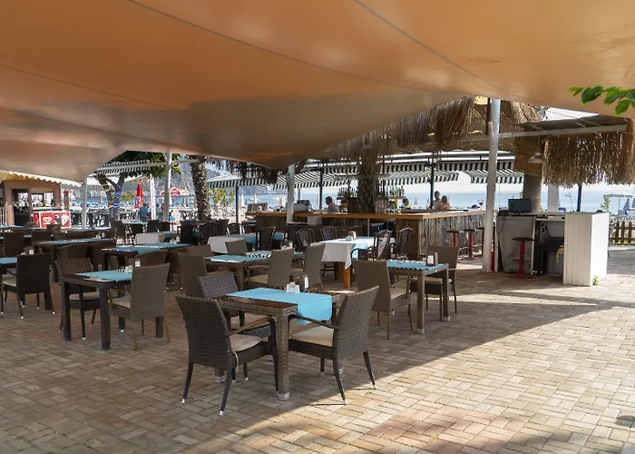 Hotel Azak 3*