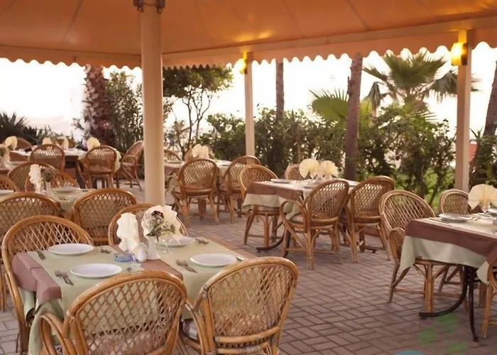 Hotel Azak 3*